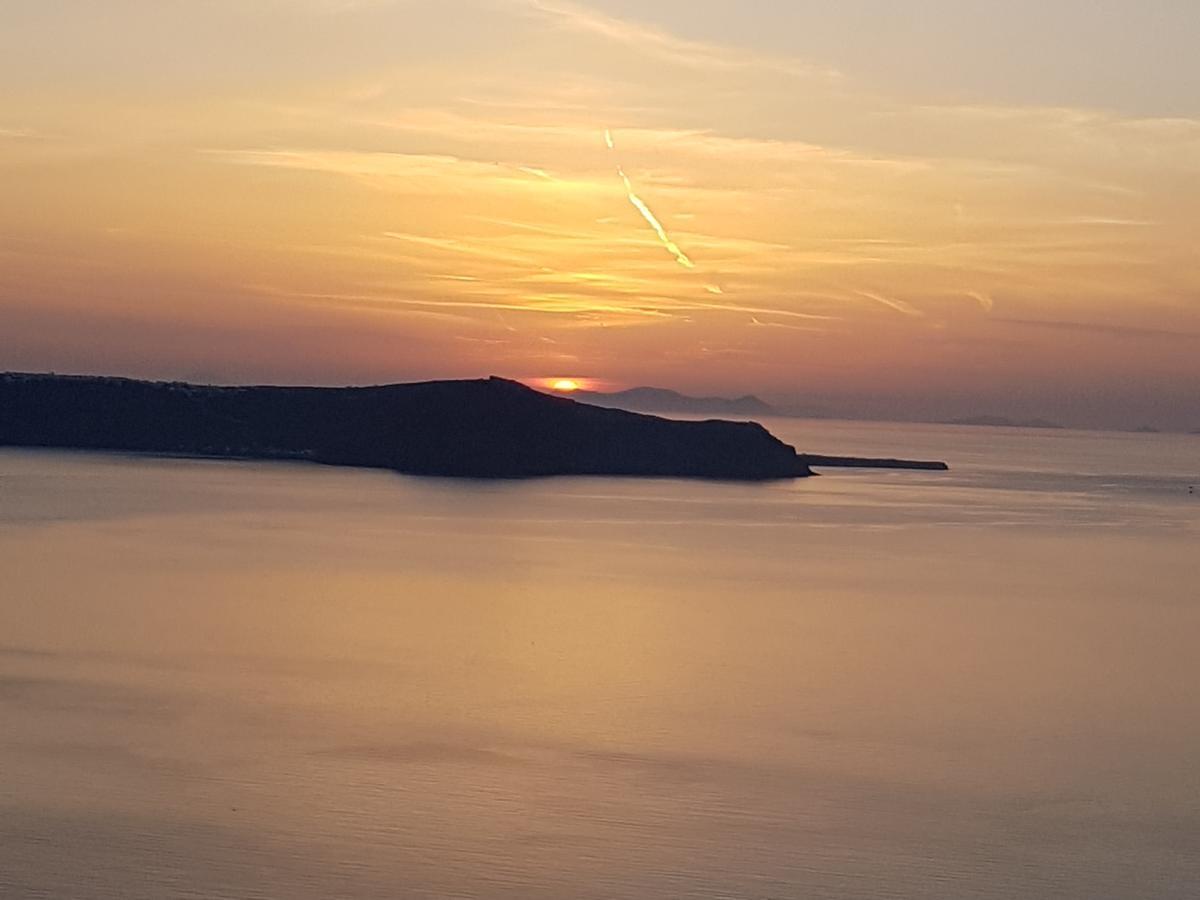 Adamant Suites (Adults Only) Φηρά Εξωτερικό φωτογραφία